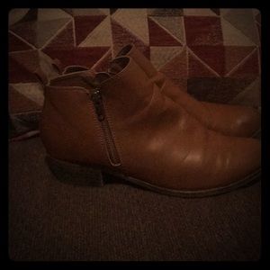 Rustic brown/tan ankle boots